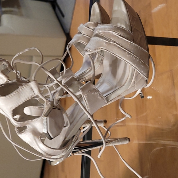 Herve Leger grey satin platform heels - Picture 4 of 8